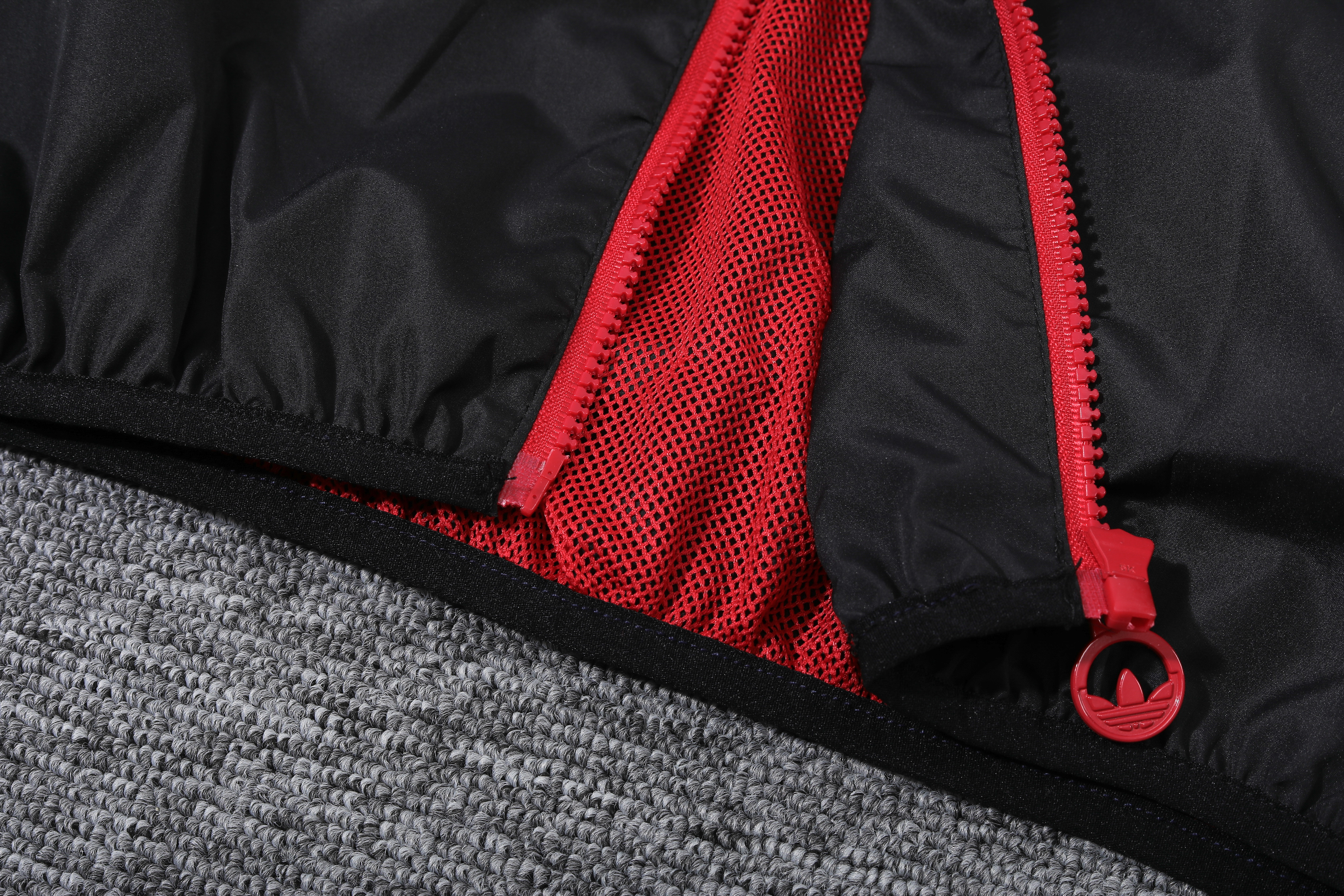 24/25 Manchester United Red and Black Jacket 1:1 Thai quality