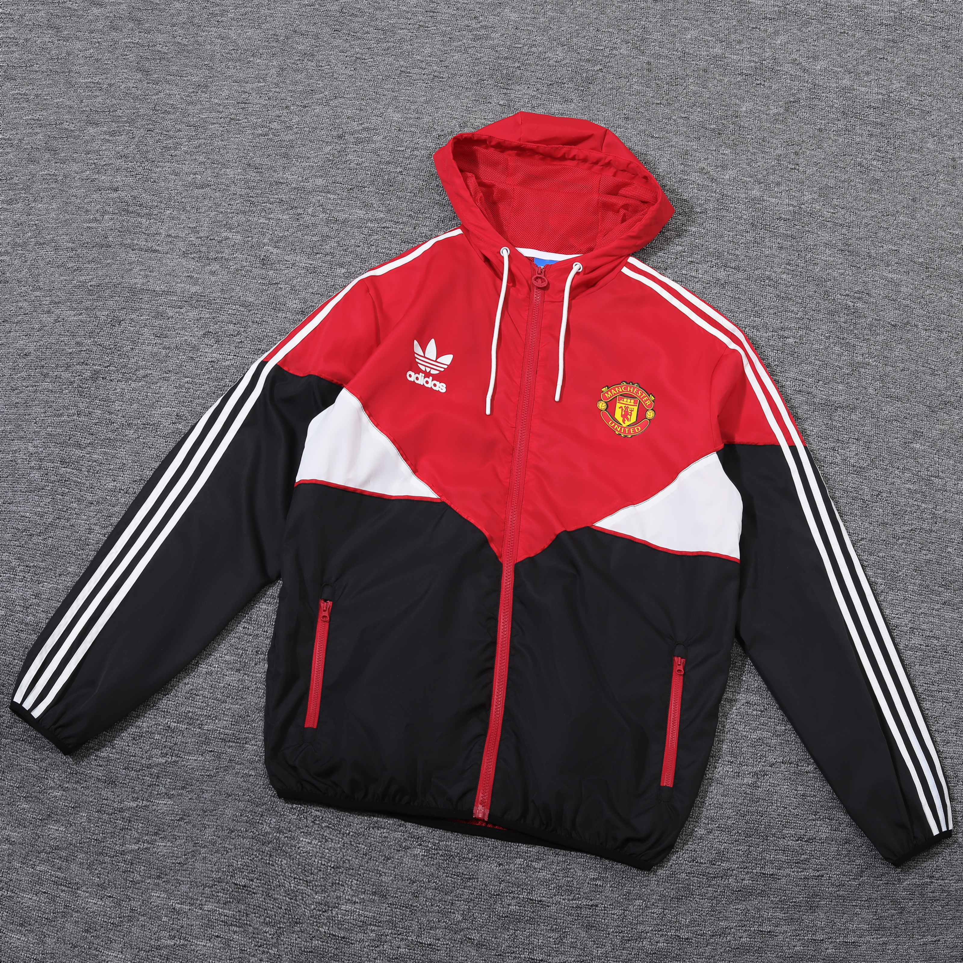 24/25 Manchester United Red and Black Jacket 1:1 Thai quality