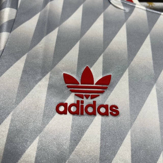 24/25 LFC x The Beatles Jersey 1:1 Thai Quality