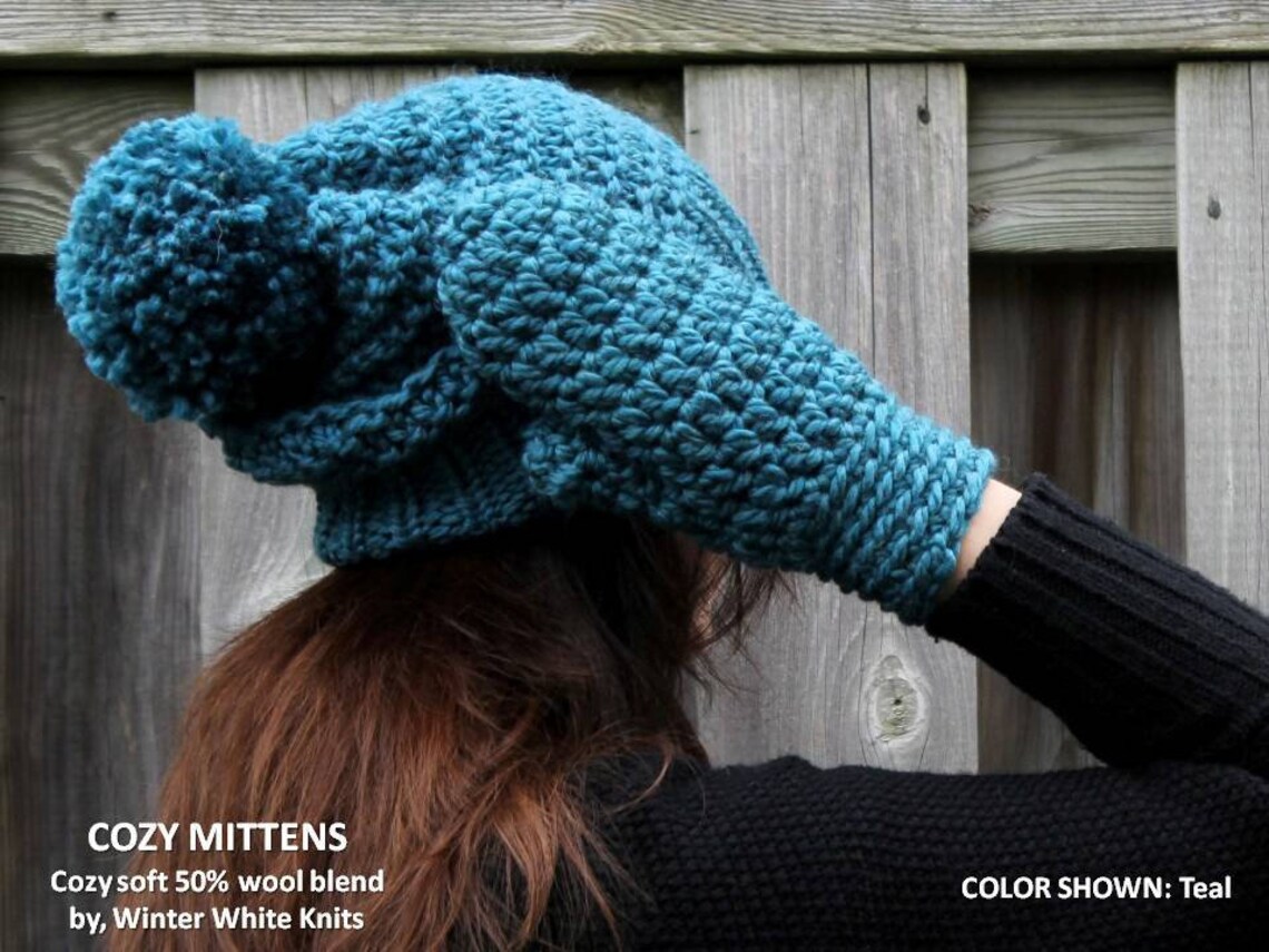Teal winter mittens, Cozy mittens, women's mittens, chunky knit mittens, winter gloves, teal mitts