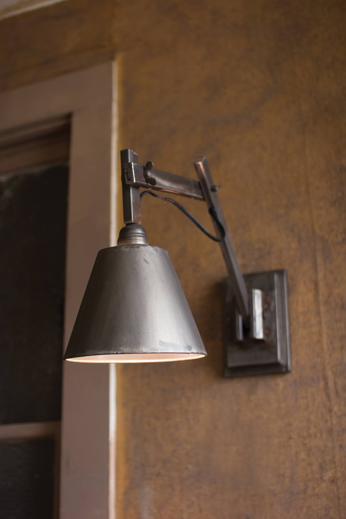 Kalalou CLL1123 Studio Wall Lamp