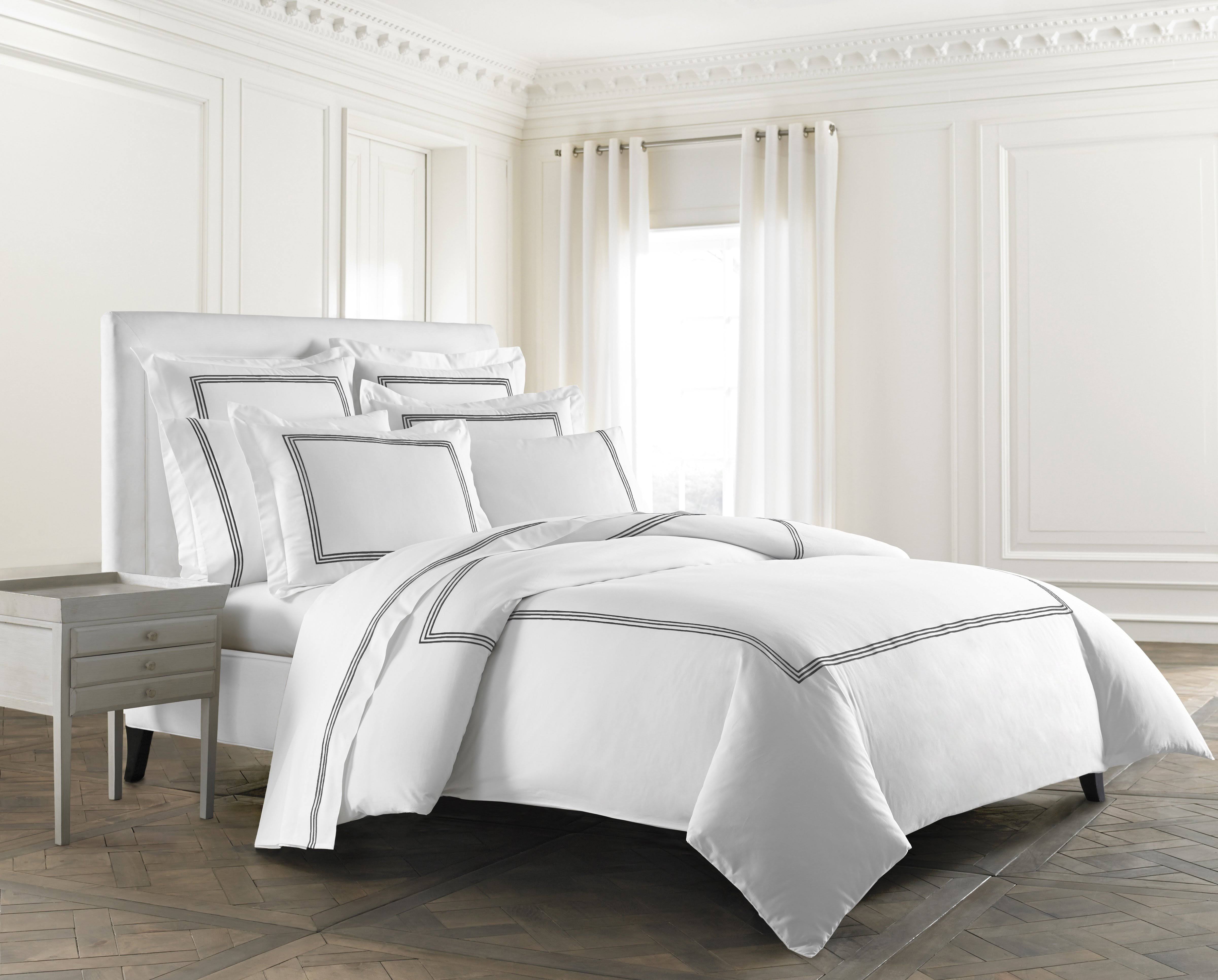 Norma Sham Size: Queen, Color: Black