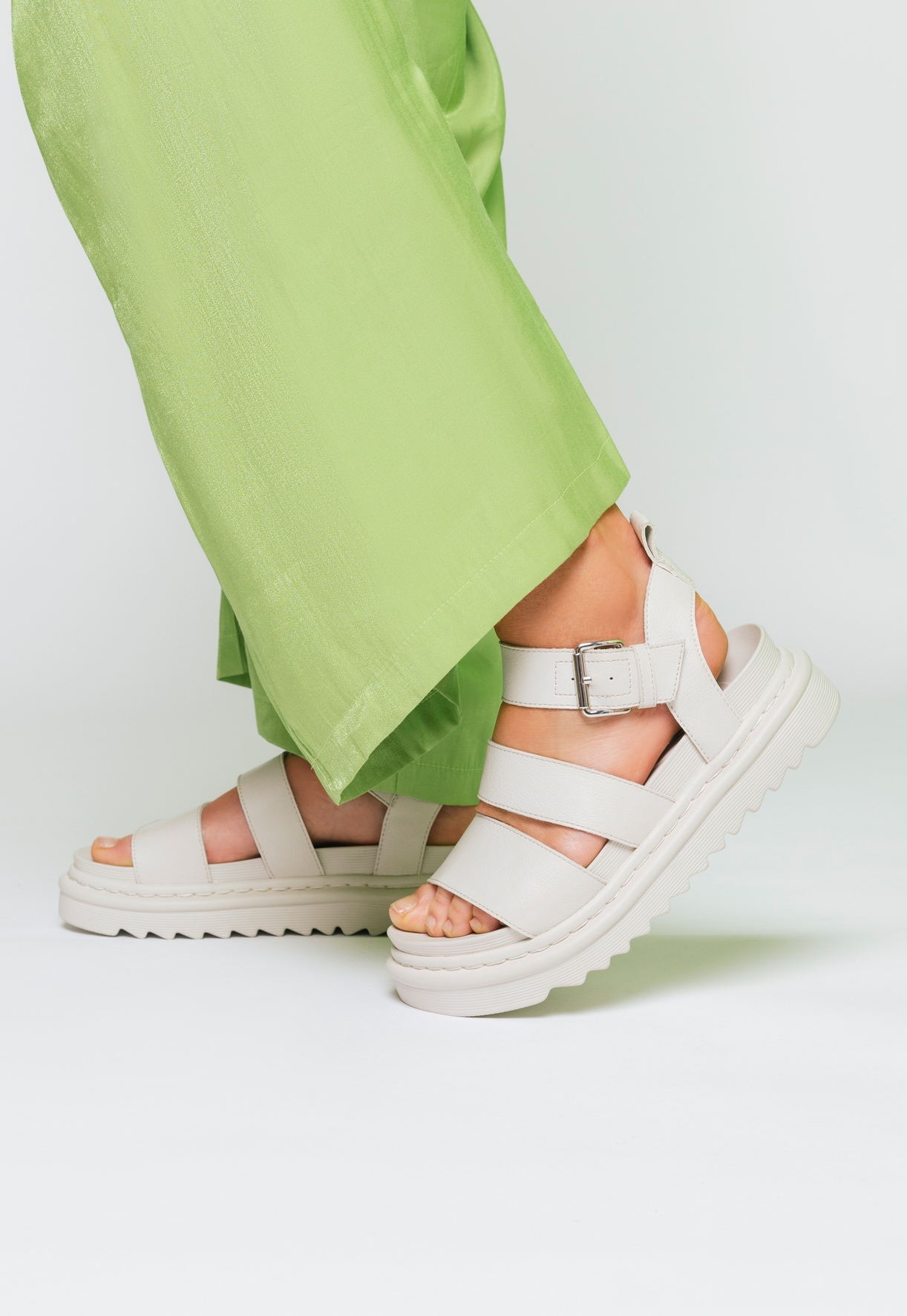 XIT, Sandaler med spänne