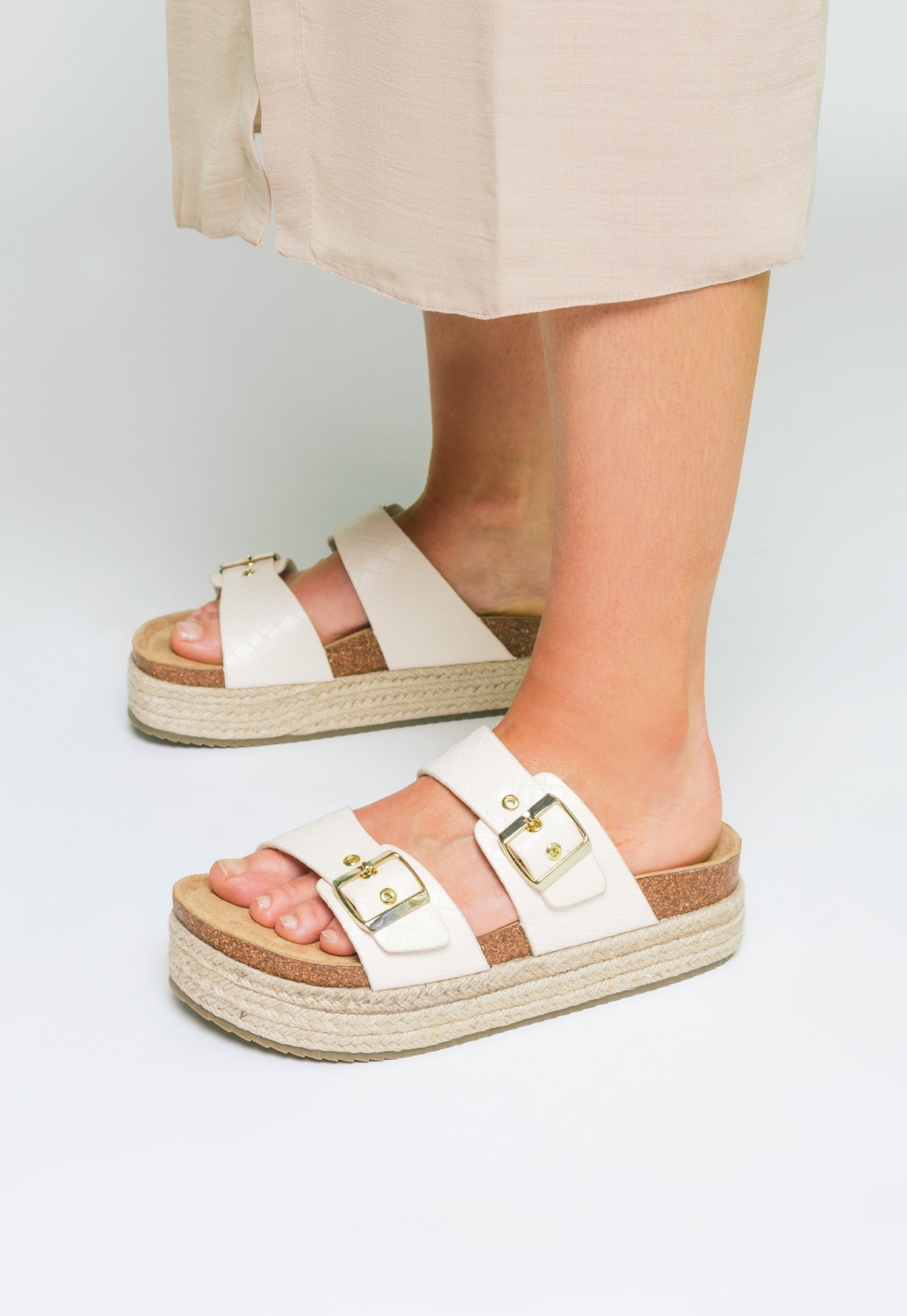 LINEAR, Sandaler med platåsula