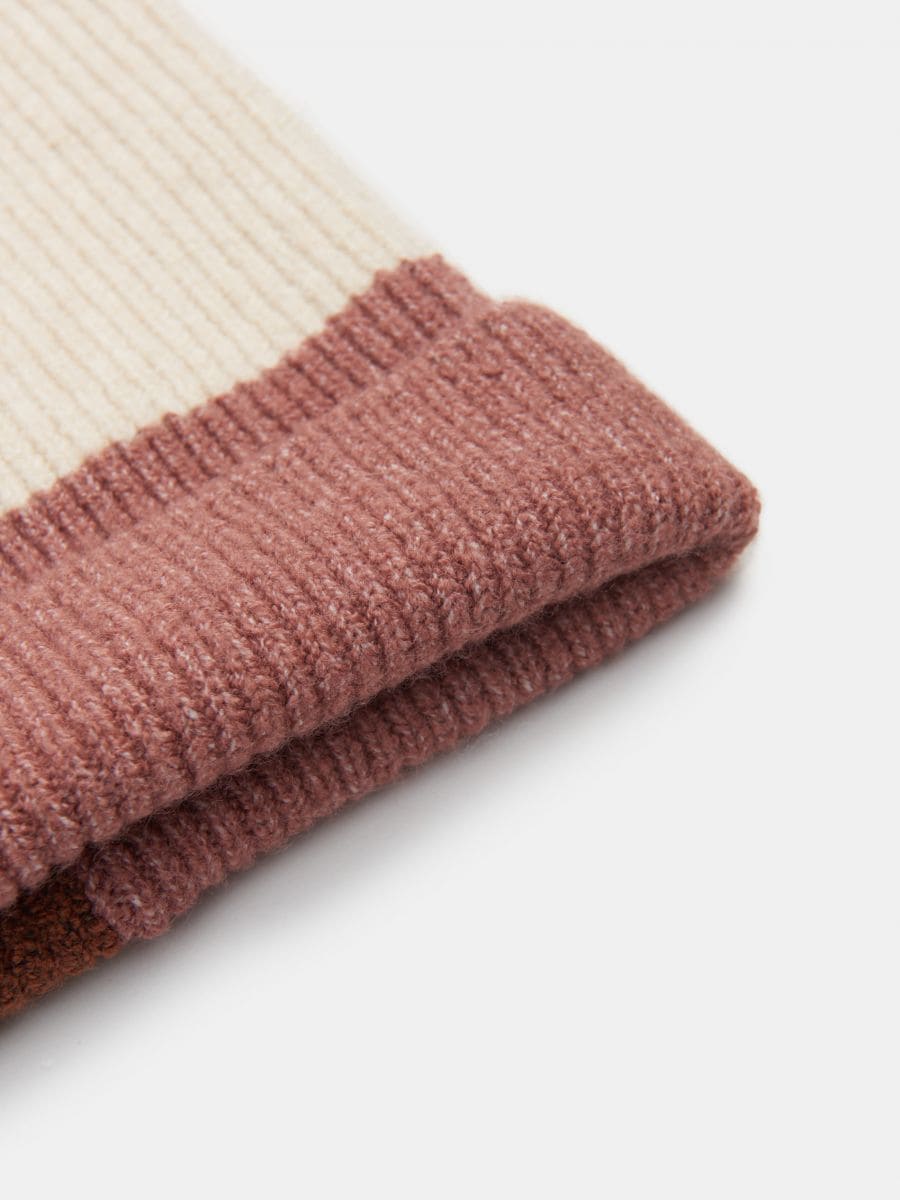 Czapka beanie Kolor brązowy  8741F-88X