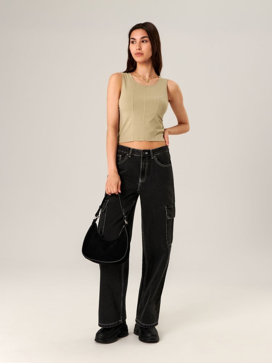 Crop top prążkowany Kolor zielony  RC371-71X