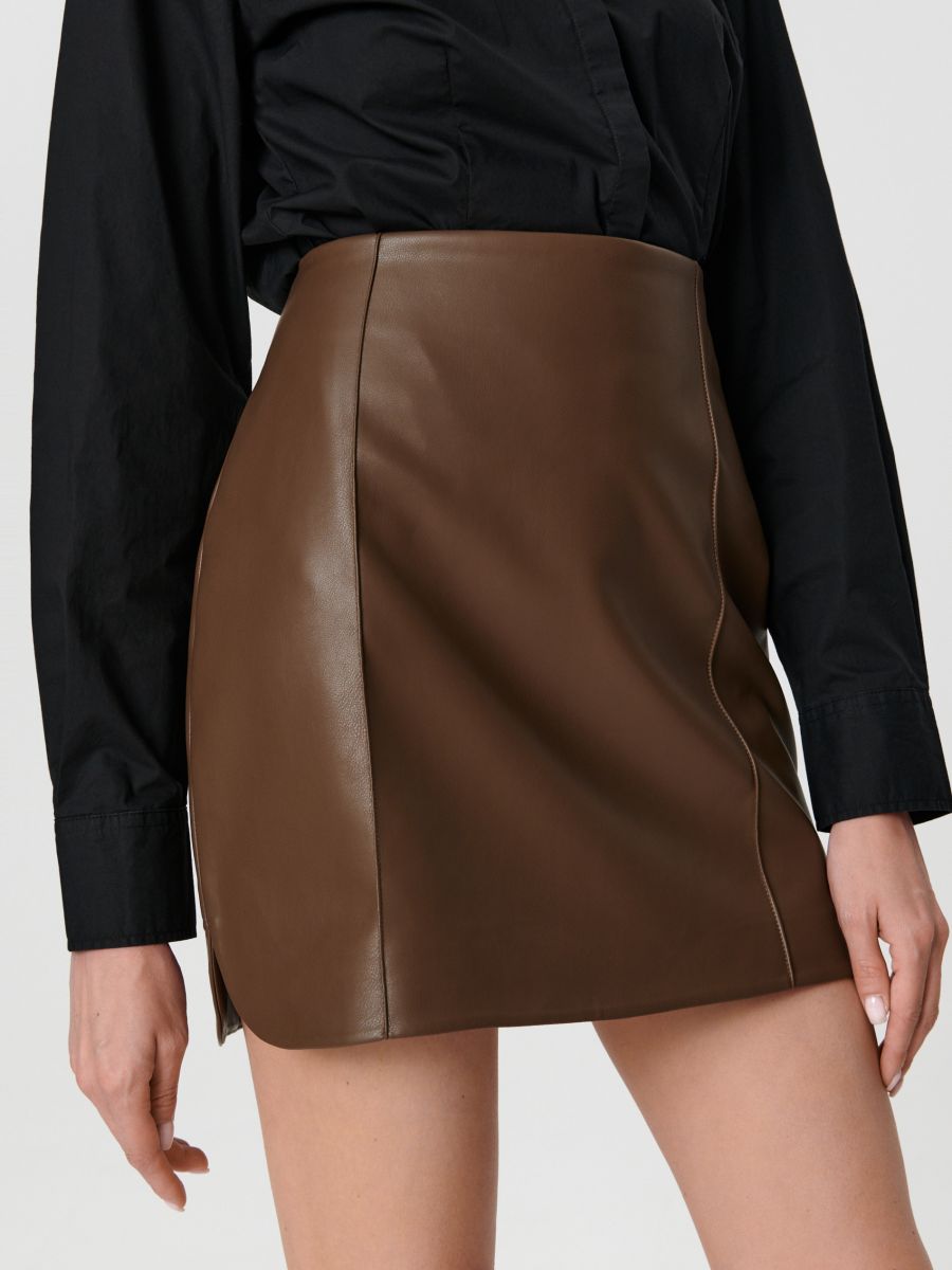 Spódnica mini z imitacji skóry Kolor beżowy  9738A-80X