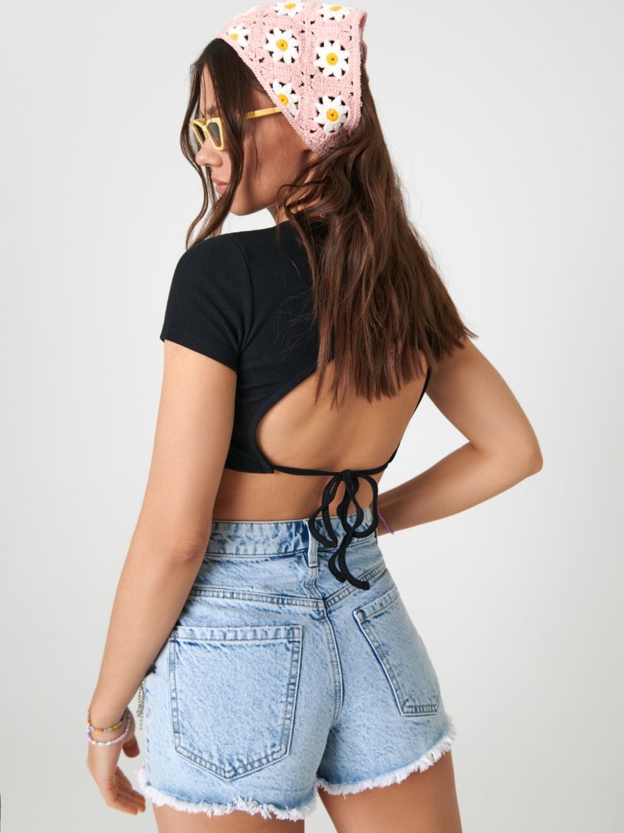Crop top z wiązaniem Kolor czarny  7899J-99X