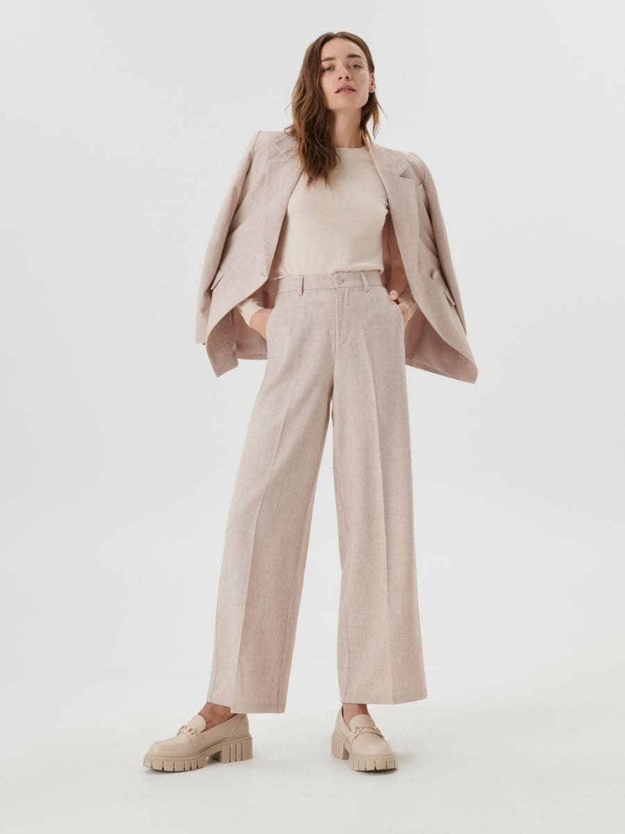 Sweter z ozdobnymi guzikami Kolor kremowy  5157O-02X