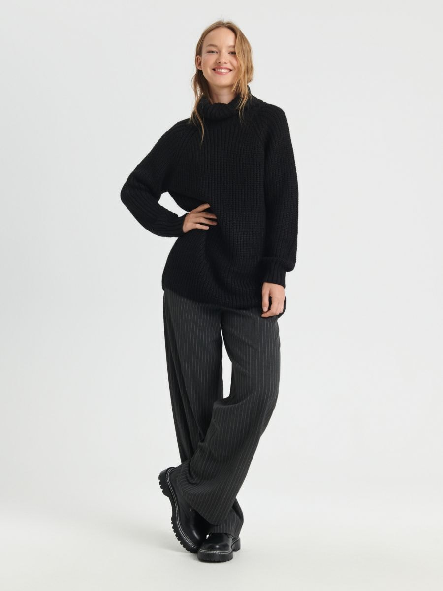 Sweter z golfem Kolor czarny  7422J-99X