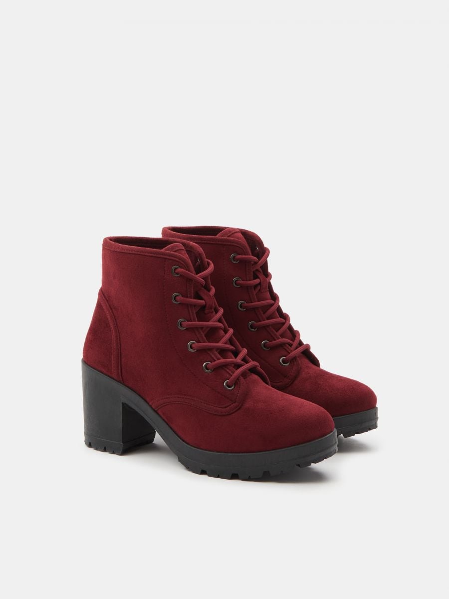 Botki na obcasie Kolor czerwony  3835K-83X
