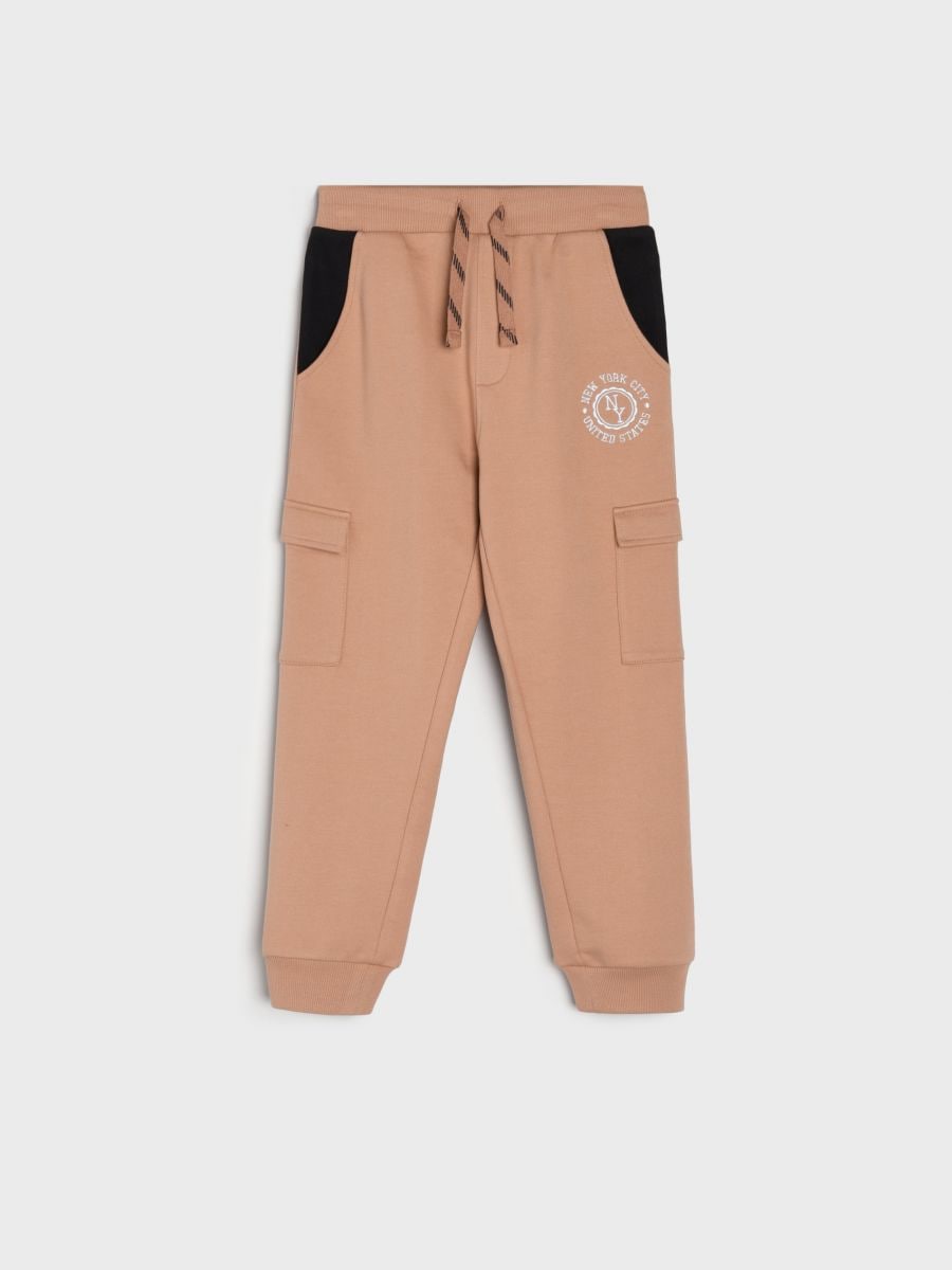 Spodnie dresowe jogger Kolor brązowy  8432Q-84X