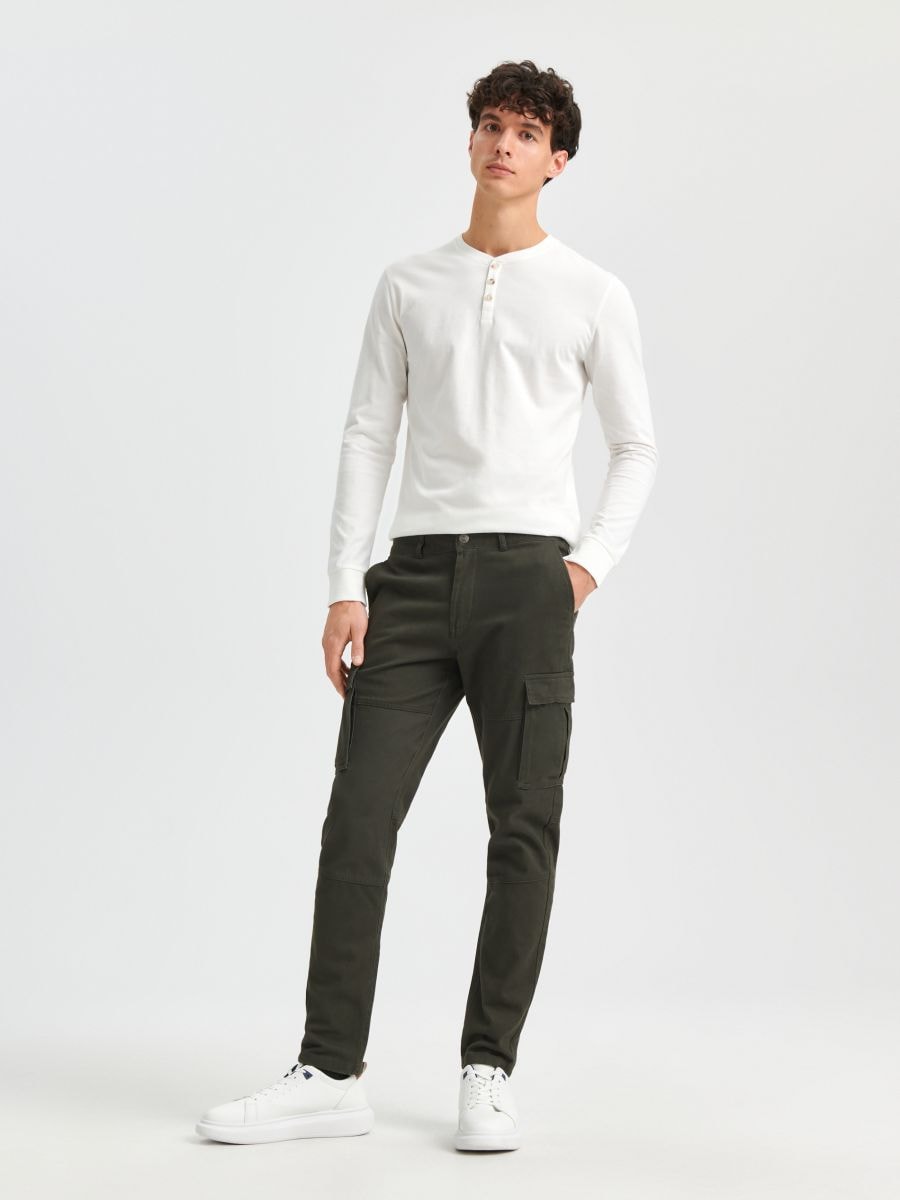 Spodnie slim cargo Kolor zielony  8440C-97X