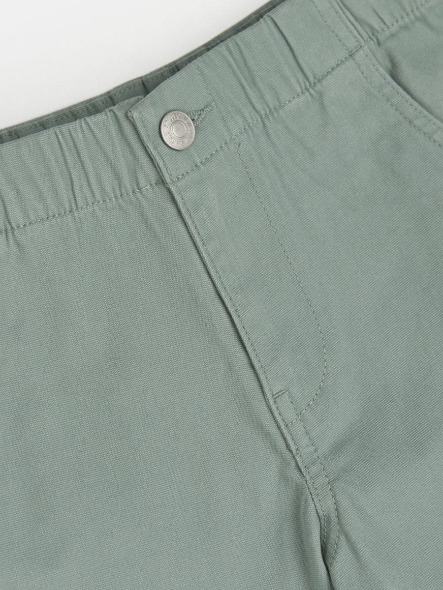 Spodnie chino Kolor zielony  7011C-78J
