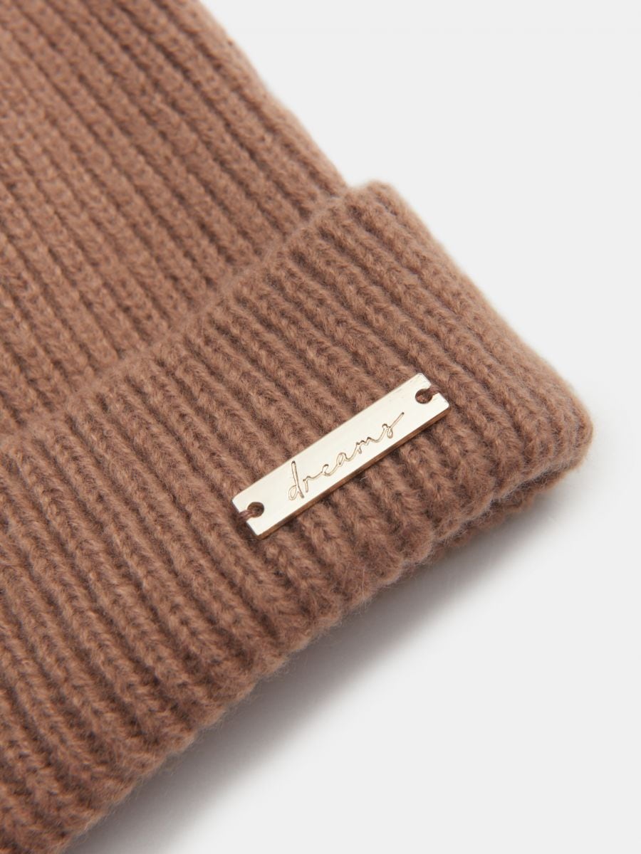 Czapka beanie Kolor brązowy  8691F-84X