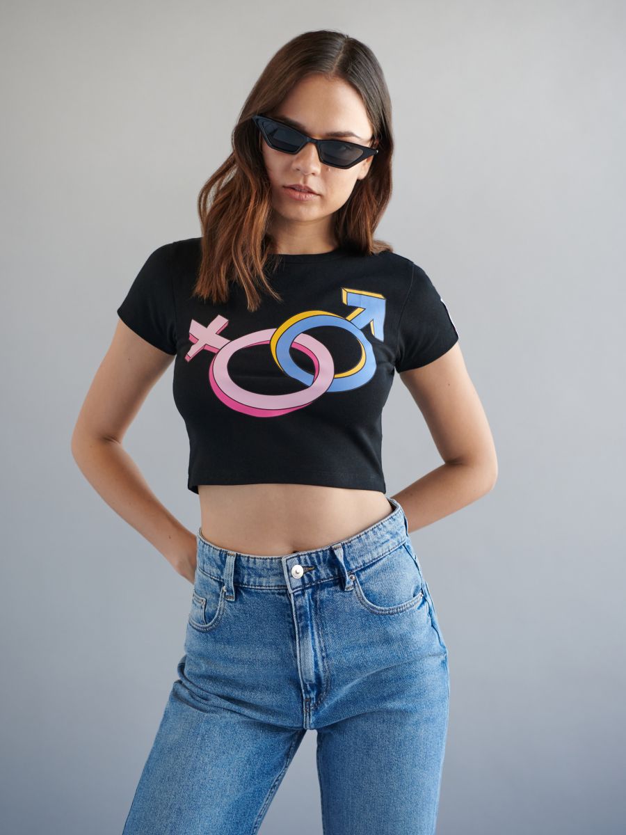 Crop top z nadrukiem Sex Education Kolor czarny  2789B-99X