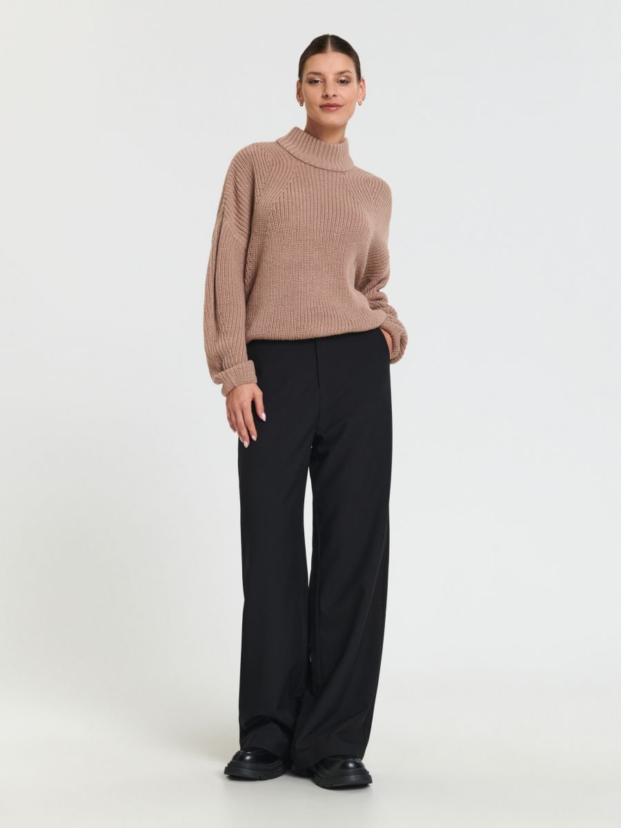 Sweter ze stójką Kolor beżowy  8641A-08X