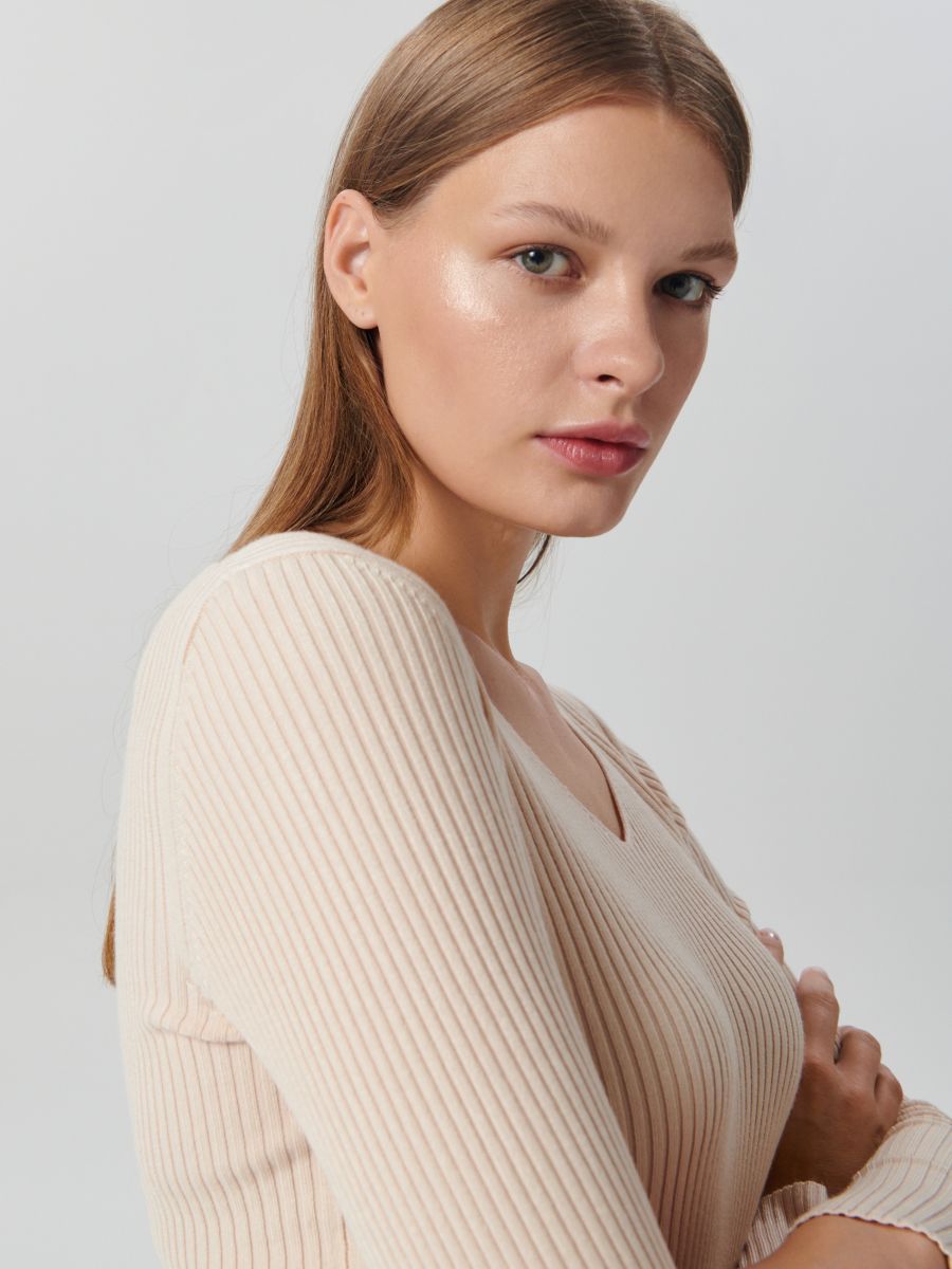 Sweter w prążki Kolor kremowy  5160O-02X