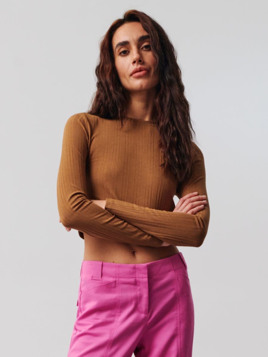 Crop top w prążki Kolor beżowy  4278F-80X