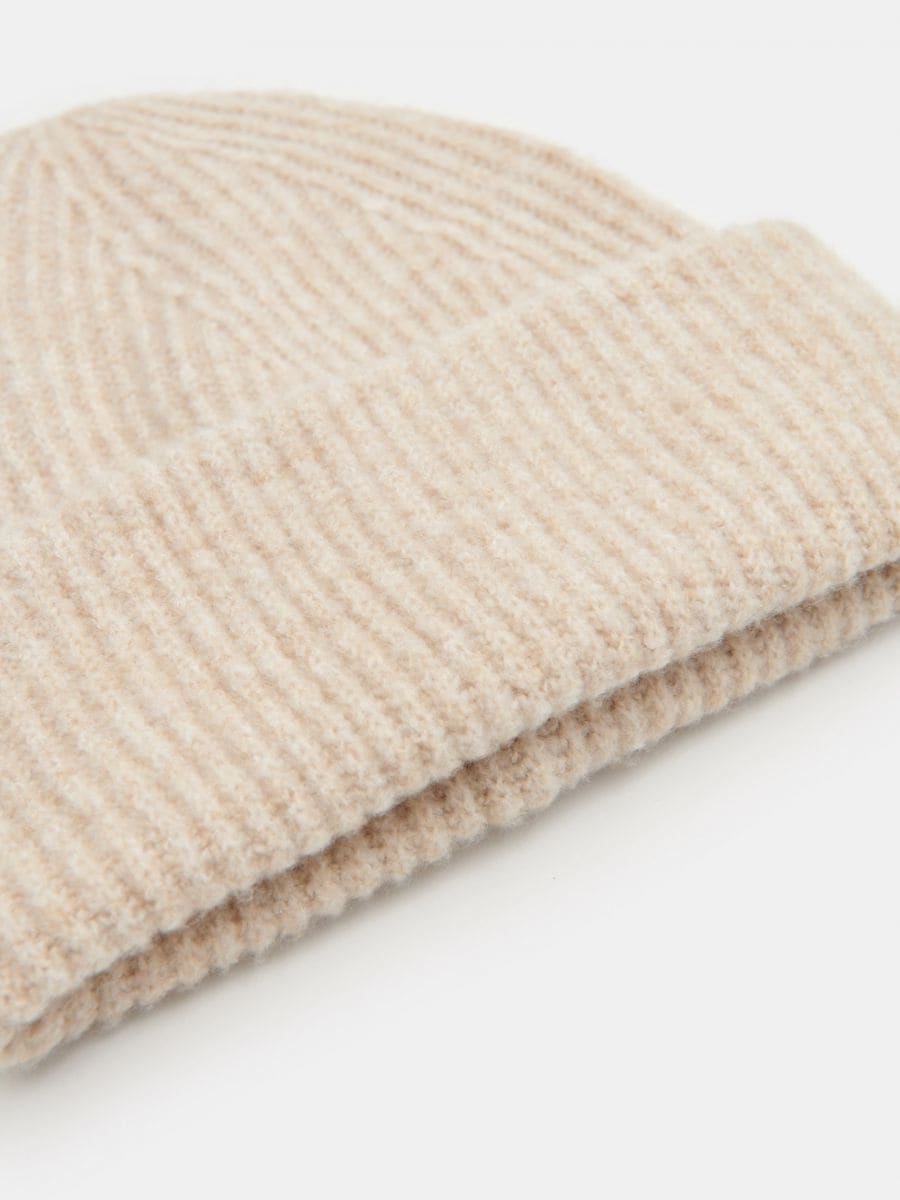 Czapka beanie Kolor kremowy  9526F-02M
