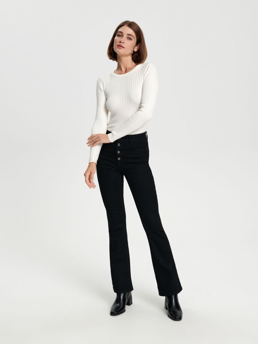 Sweter w prążki Kolor kremowy  7383J-01X