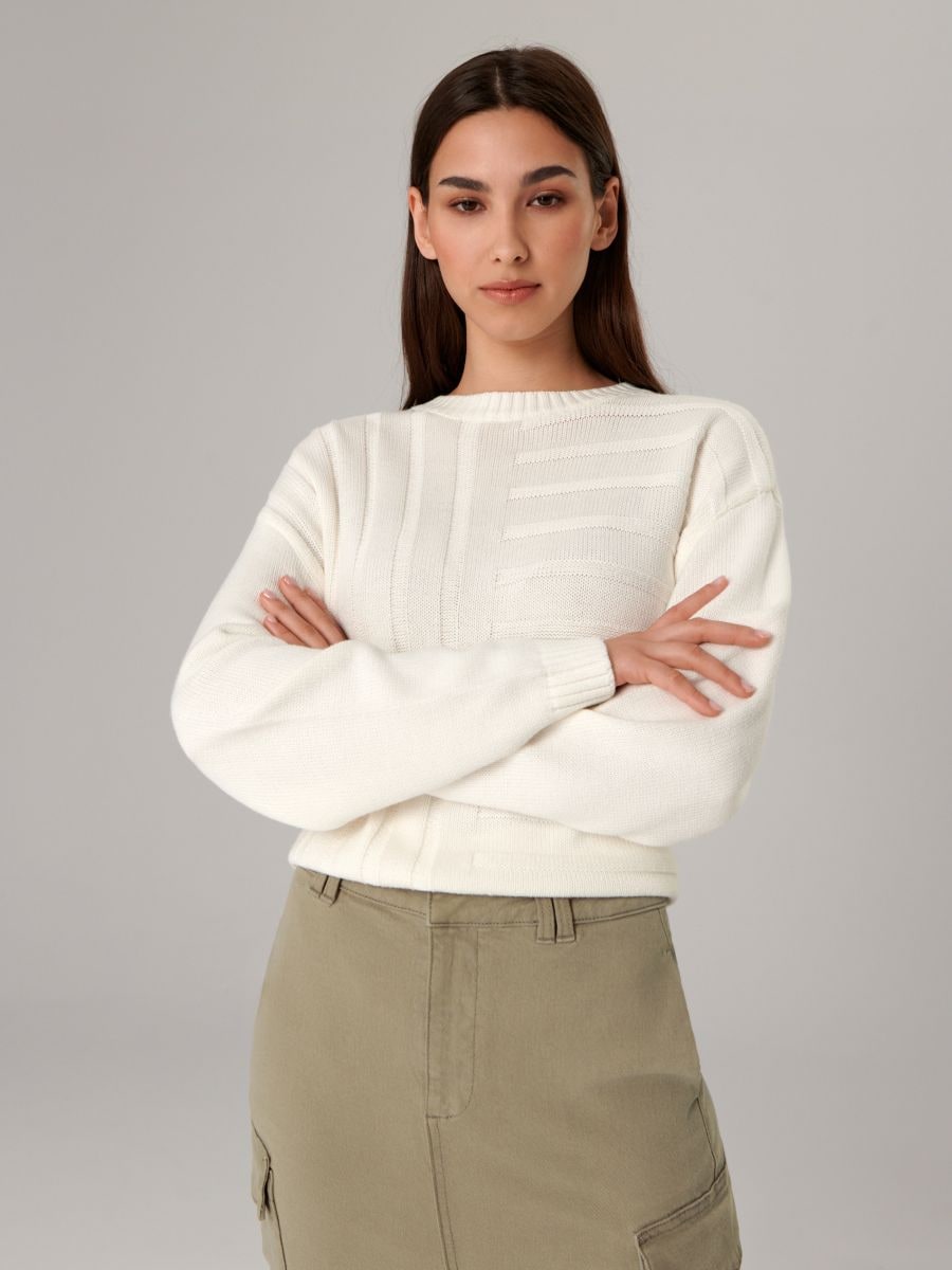 Sweter z ozdobnym splotem Kolor kremowy  7353J-01X