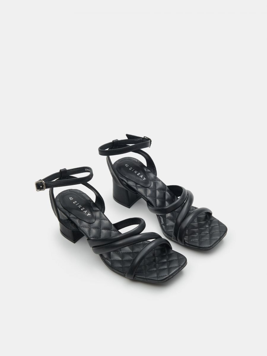 Sandały na obcasie Kolor czarny  8799W-99X