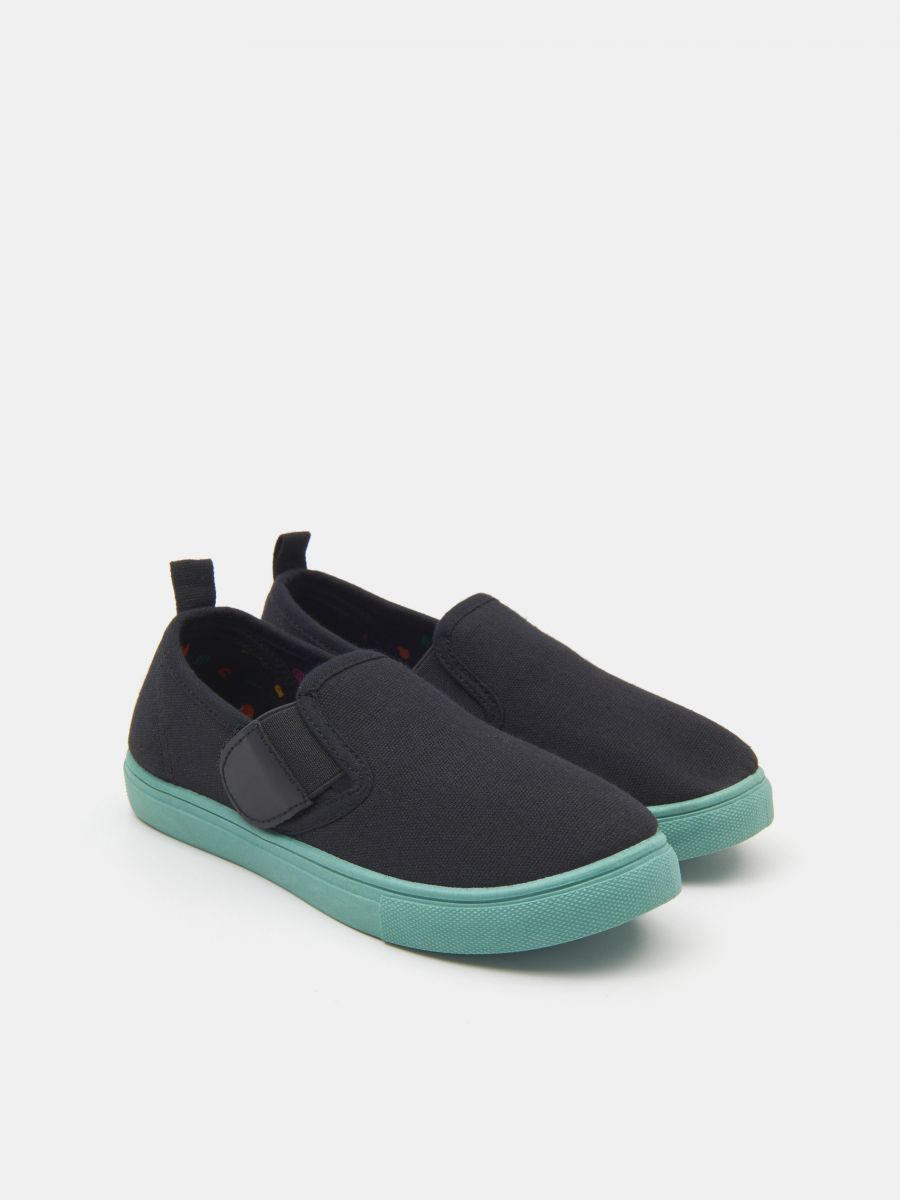 Tenisówki slip on Kolor czarny  9529I-99X