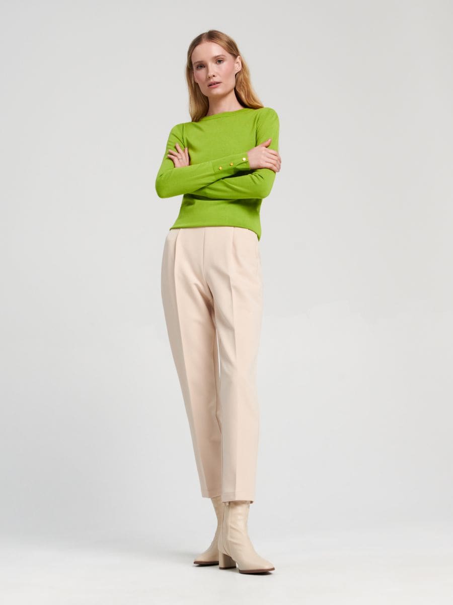 Sweter z ozdobnymi guzikami Kolor zielony  3811F-71X