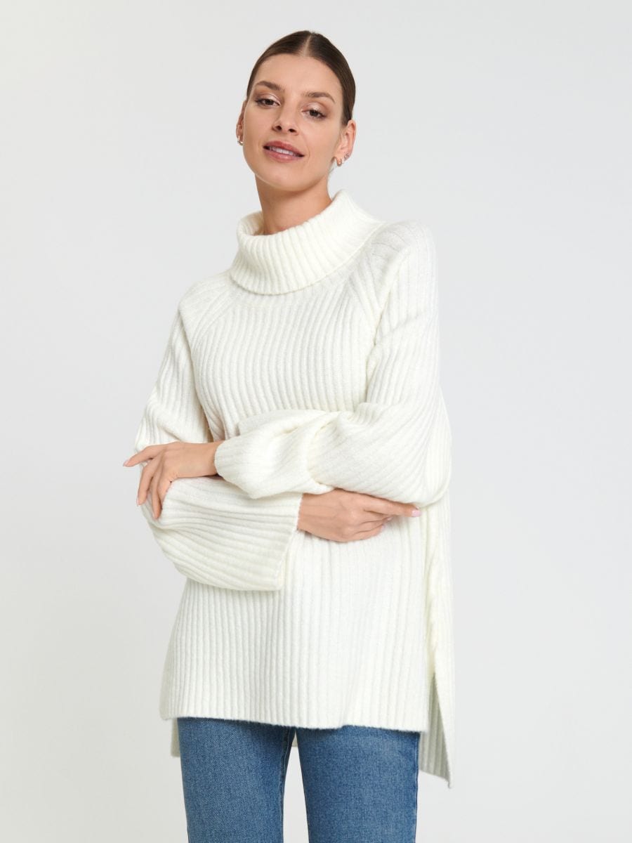 Sweter z golfem Kolor kremowy  7333J-01X