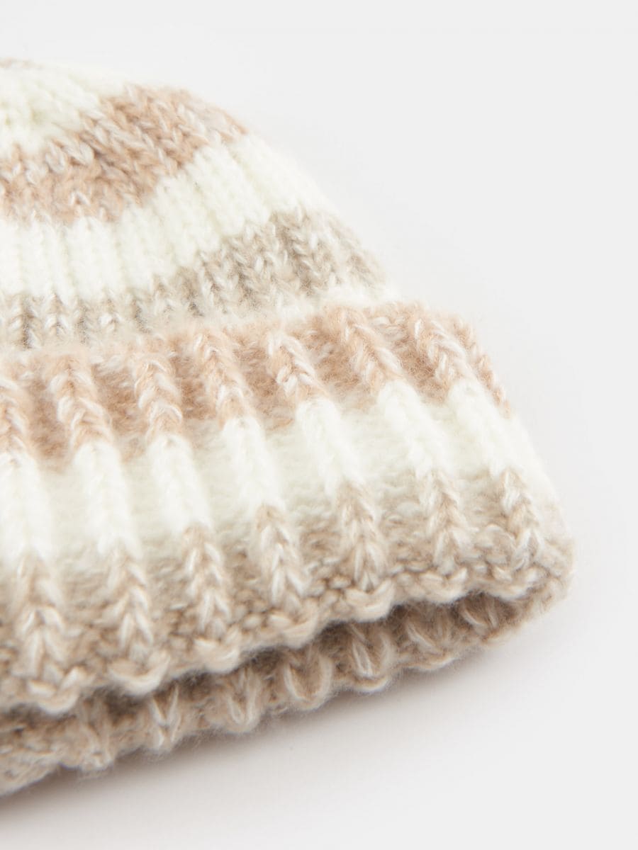 Czapka beanie Kolor kremowy  1351X-02X