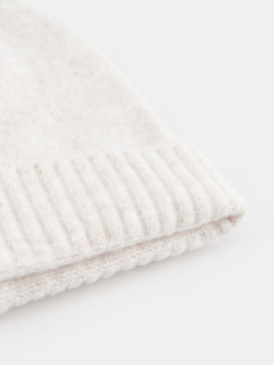 Czapka beanie Kolor kremowy  8687F-01M