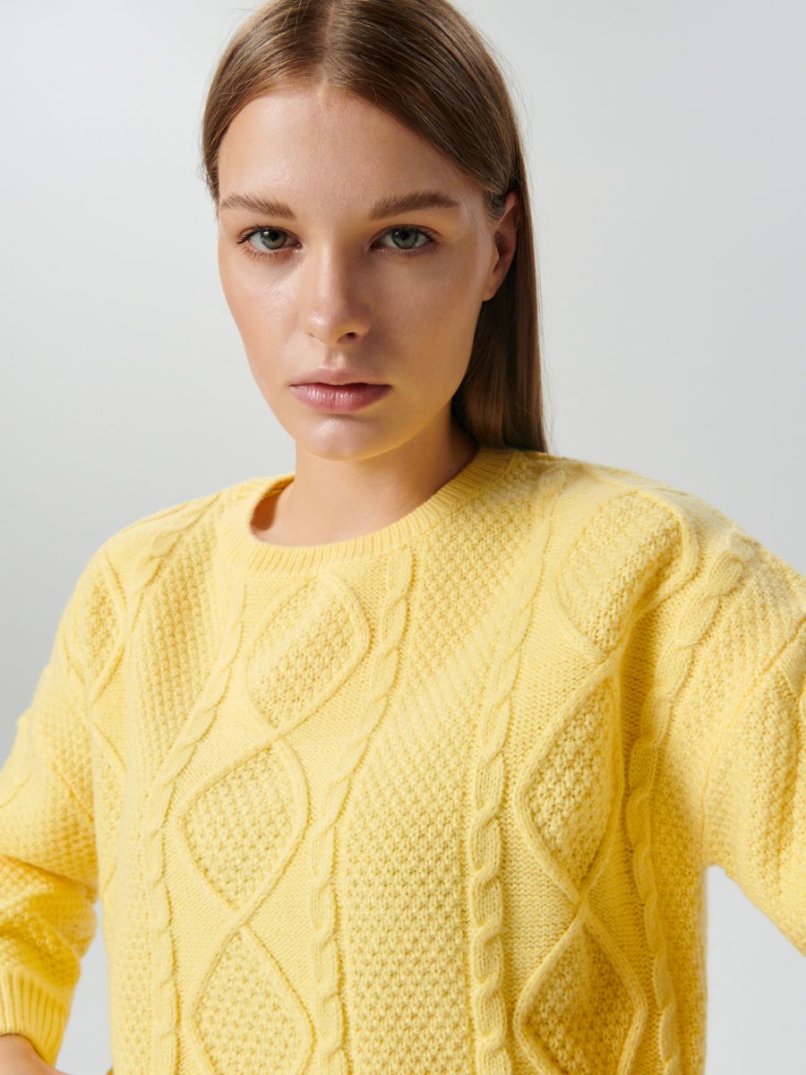 Sweter z ozdobnym splotem Kolor żółty  5159O-10X