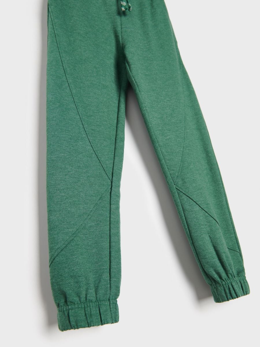 Spodnie dresowe jogger Kolor zielony  8429Q-79X