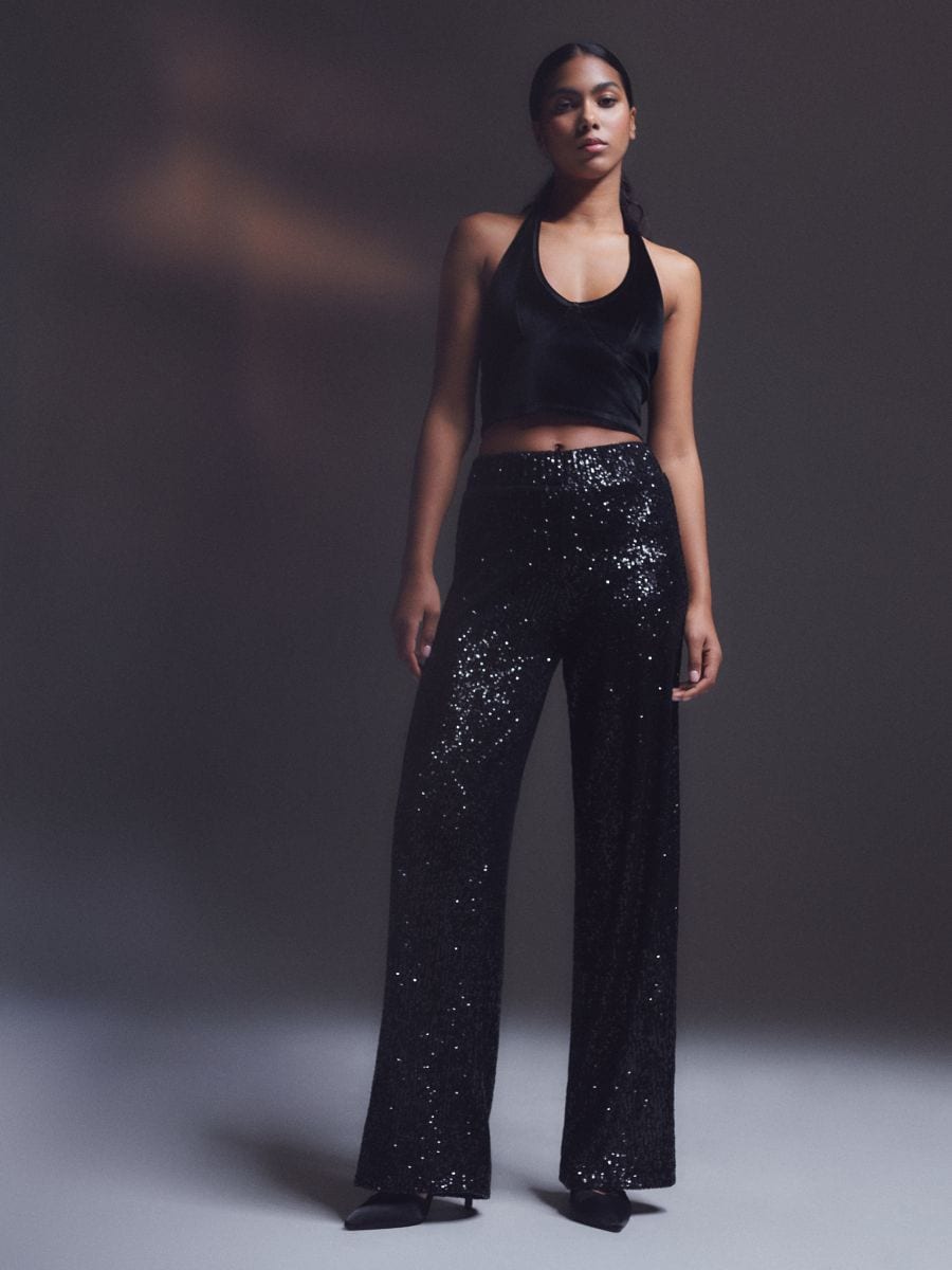 Crop top na ramiączkach Kolor czarny  9645A-99X