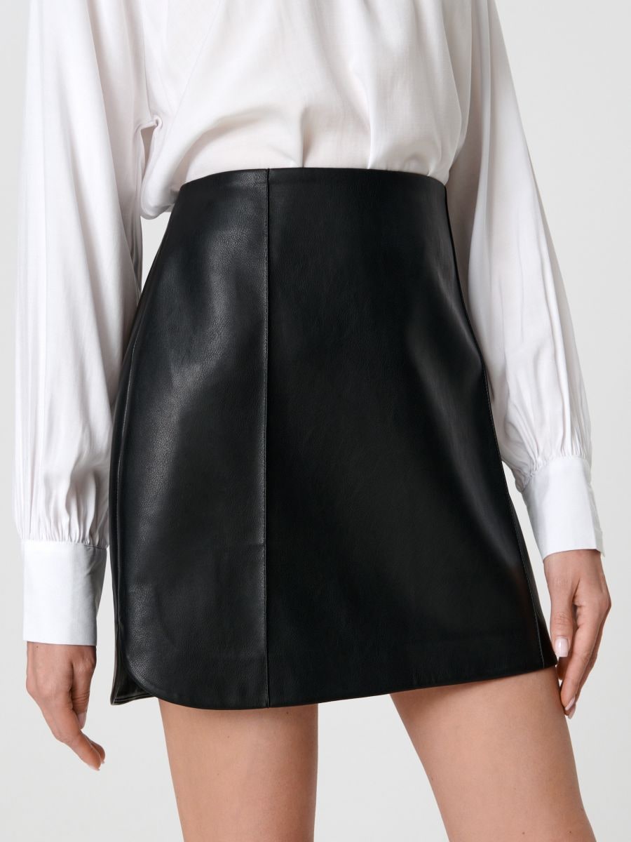Spódnica mini z imitacji skóry Kolor czarny  9738A-99X