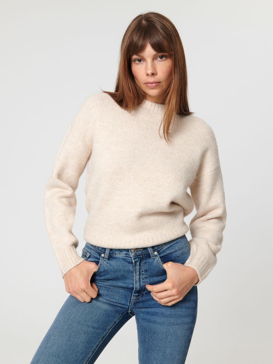 Sweter z miękkiej dzianiny Kolor kremowy  7377J-02M