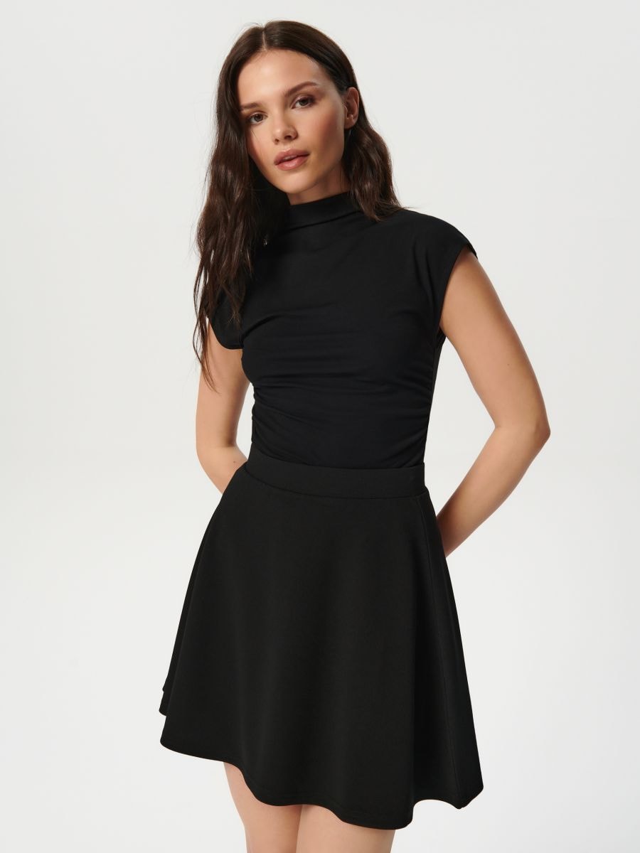 Spódnica mini rozkloszowana Kolor czarny  2658S-99X