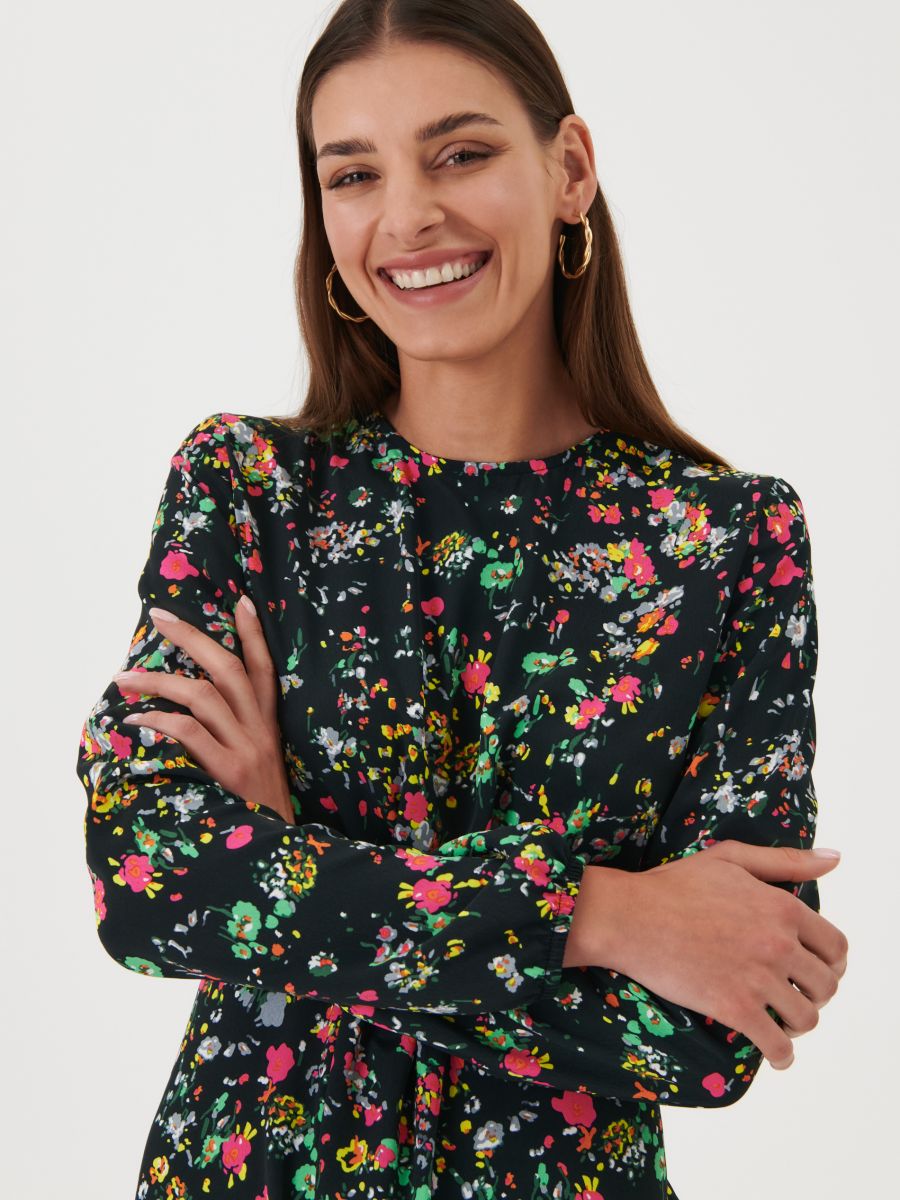 Sukienka maxi w kwiaty Kolor wielobarwny  5897J-MLC