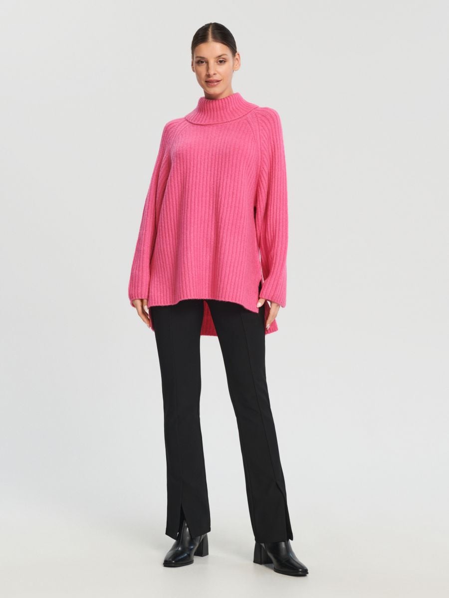 Sweter z golfem Kolor różowy  7333J-43X