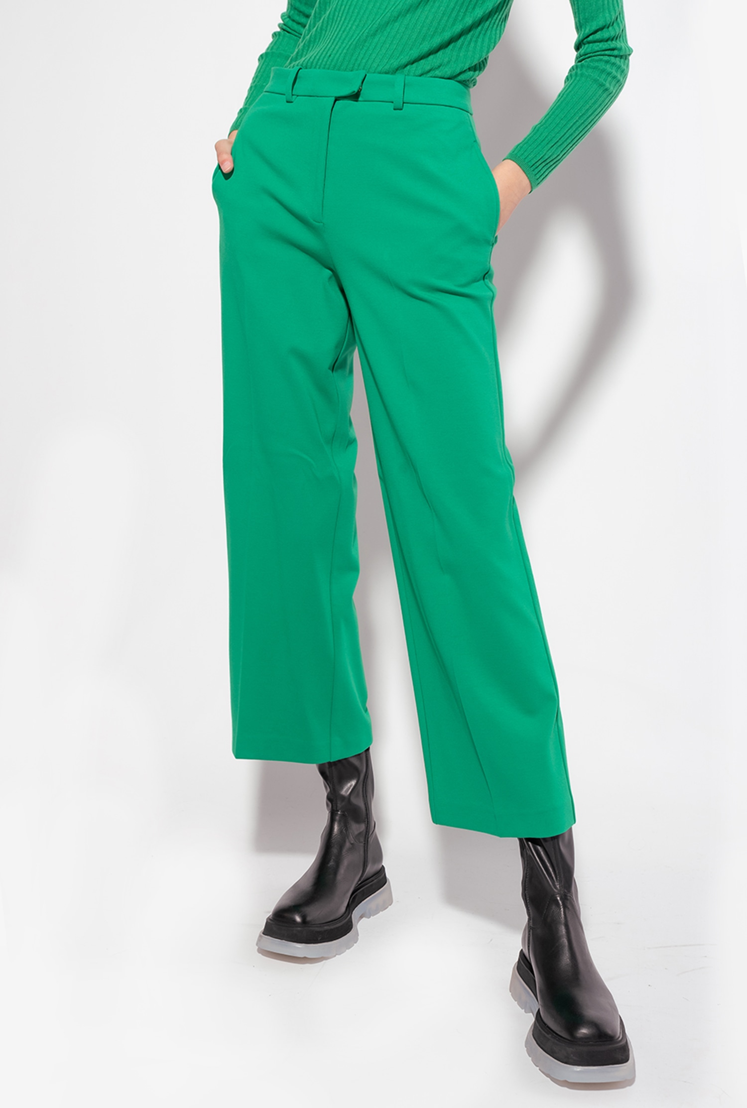 Loose-fitting stretch trousers