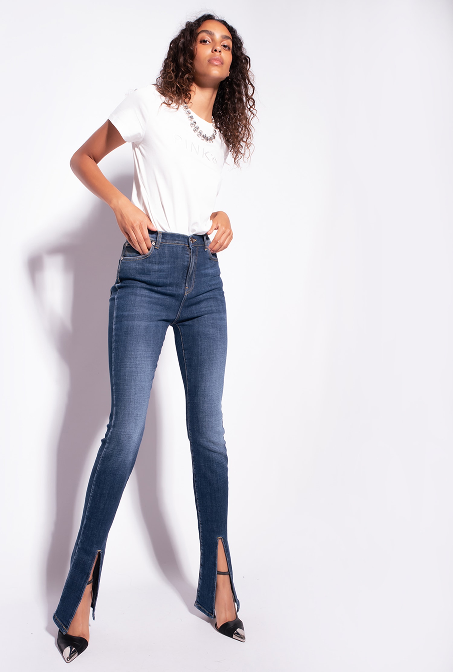 T-shirt with jewel necklace