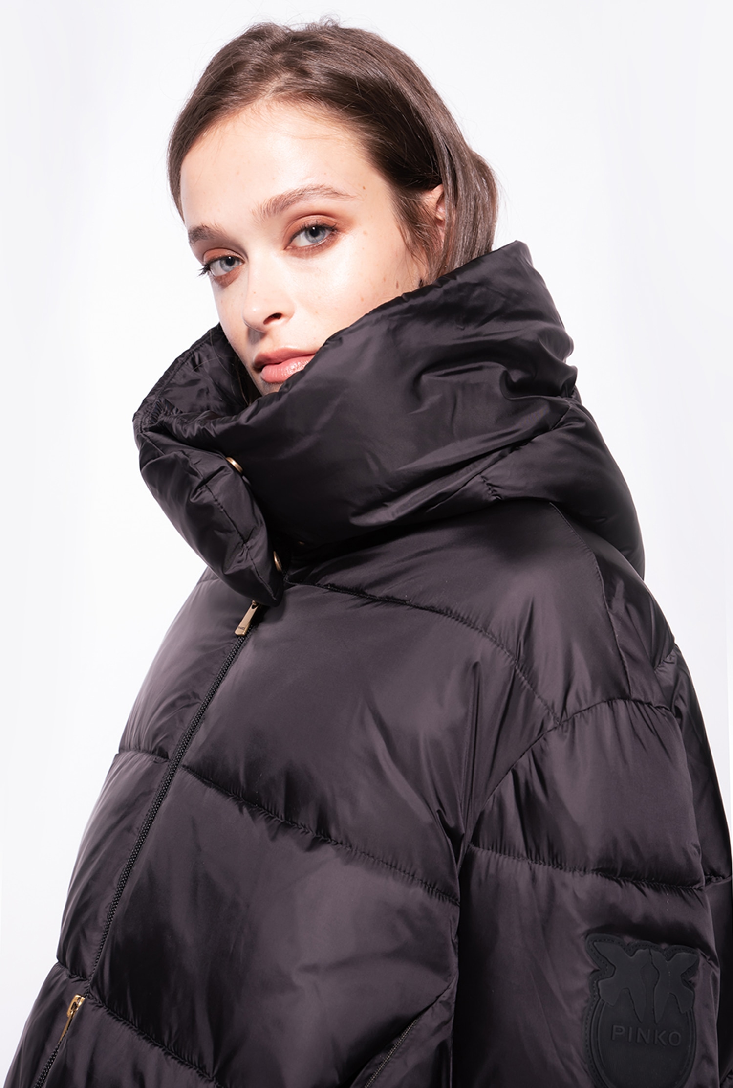 Semi-glossy down jacket with hood