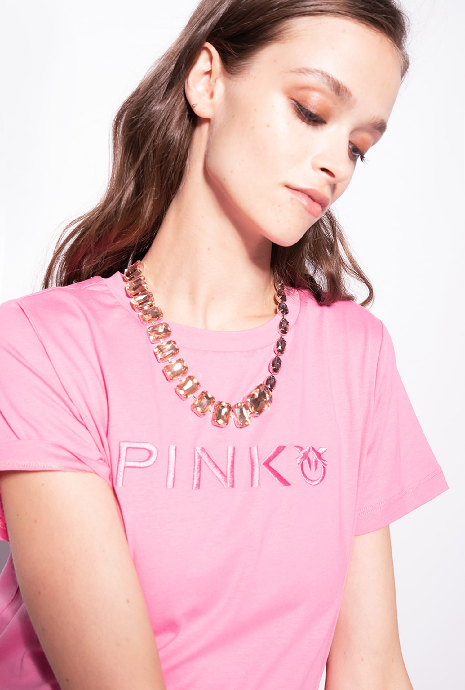 T-shirt with jewel necklace