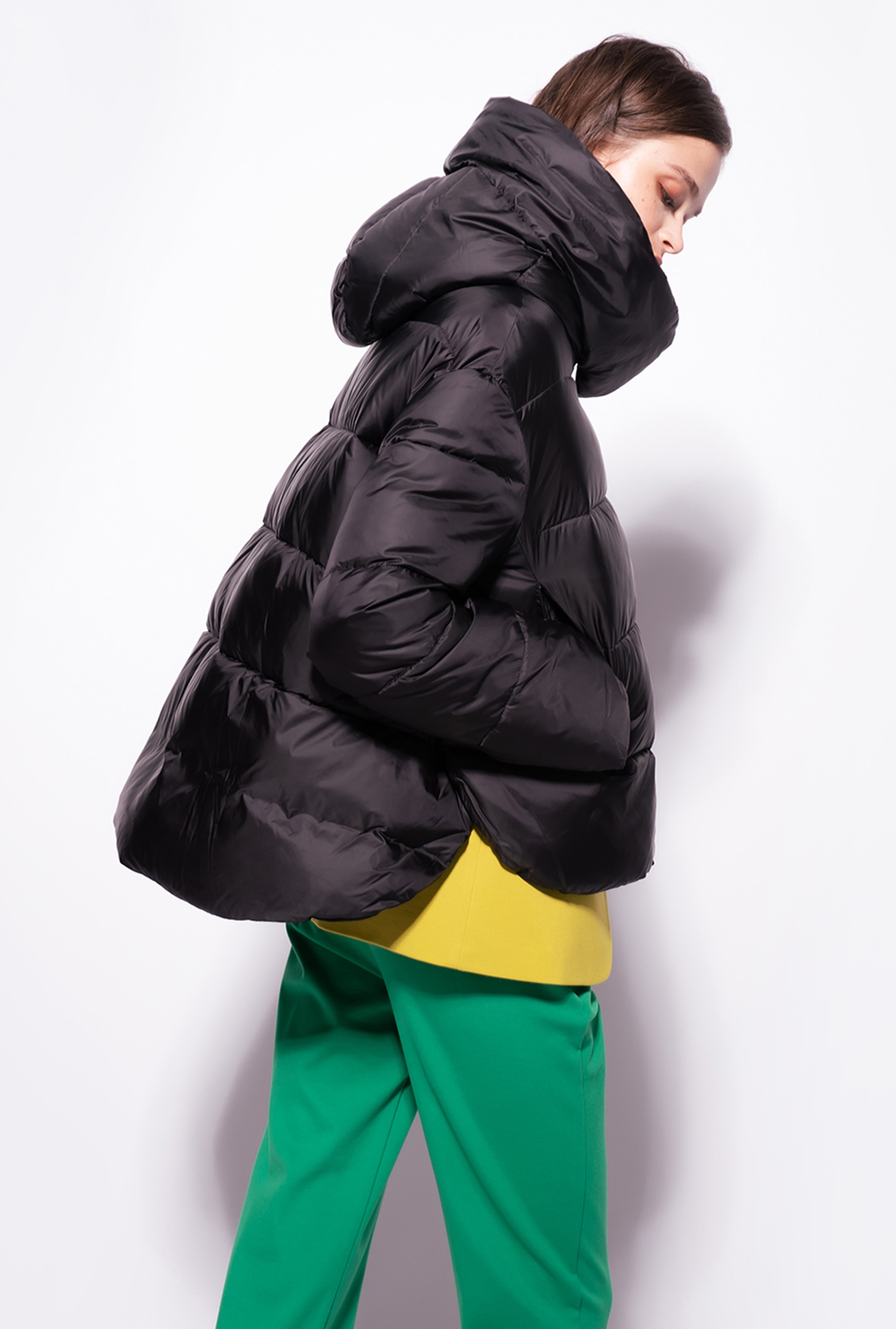 Semi-glossy down jacket with hood