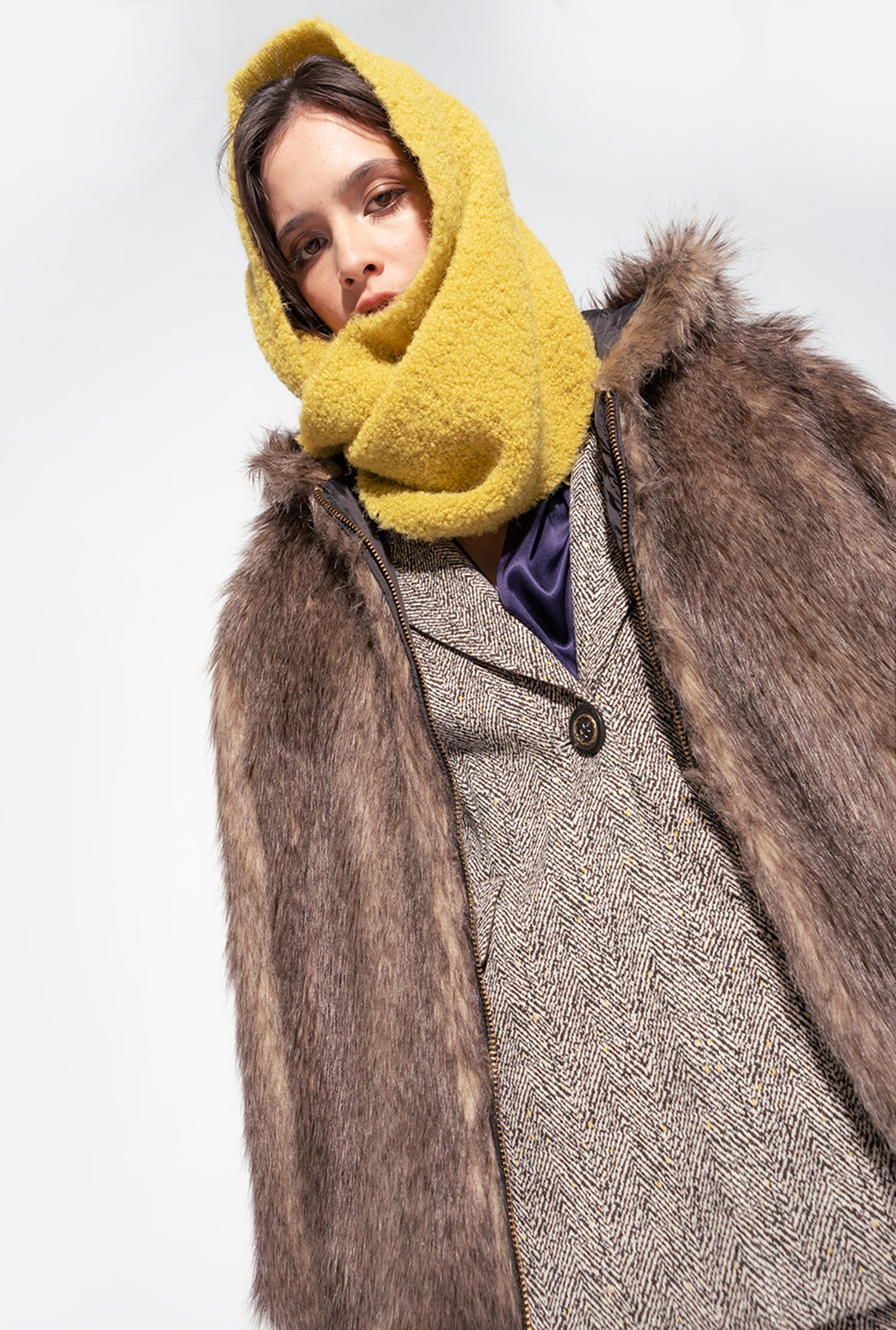 Bouclé fabric scarf with fringing