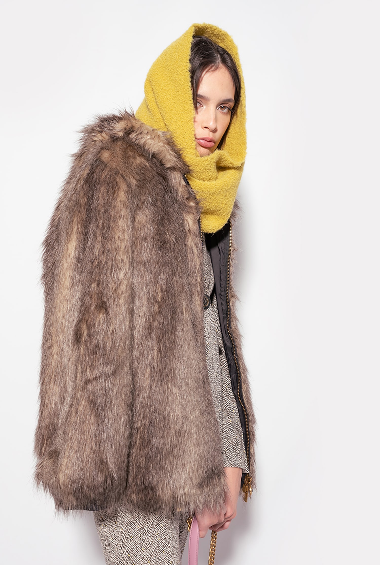 Bouclé fabric scarf with fringing