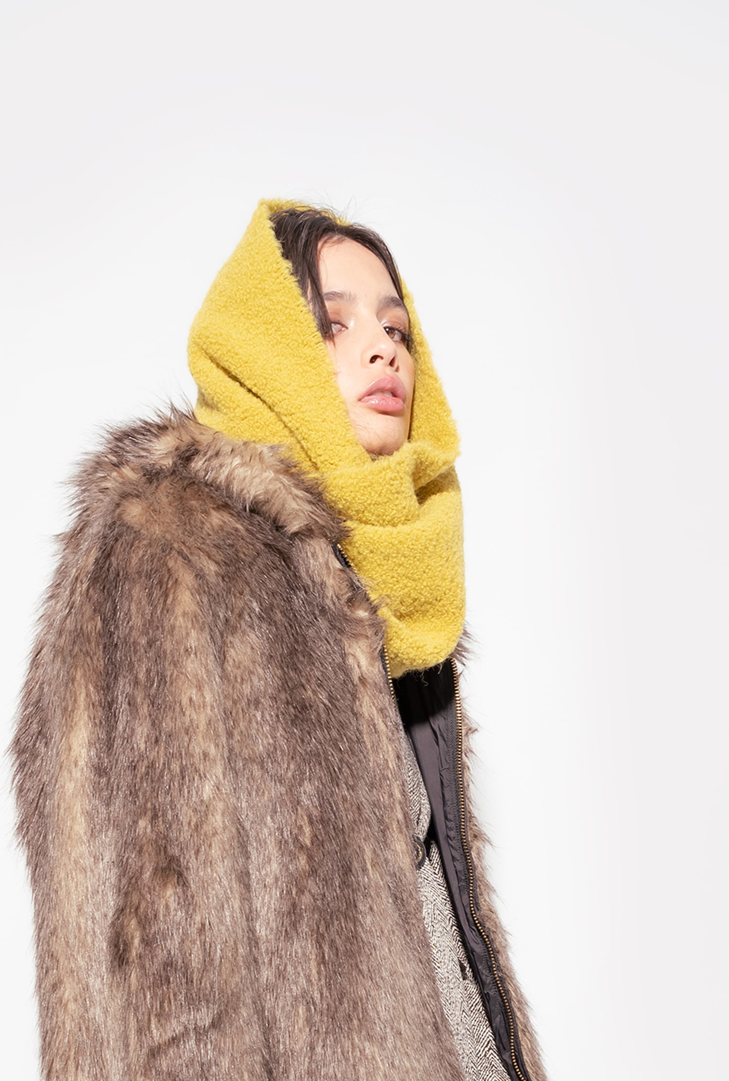 Bouclé fabric scarf with fringing