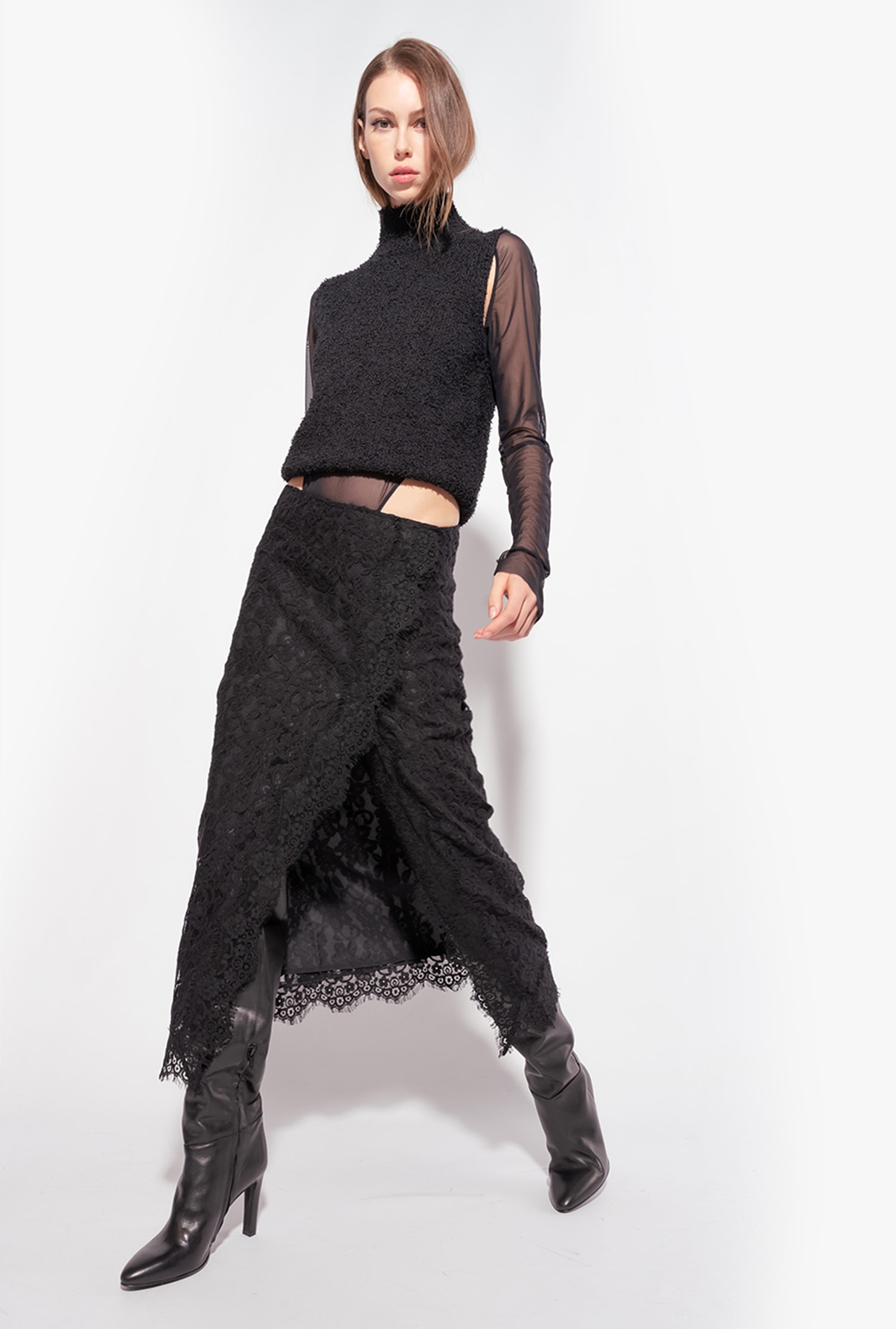 Long skirt with ramage lace