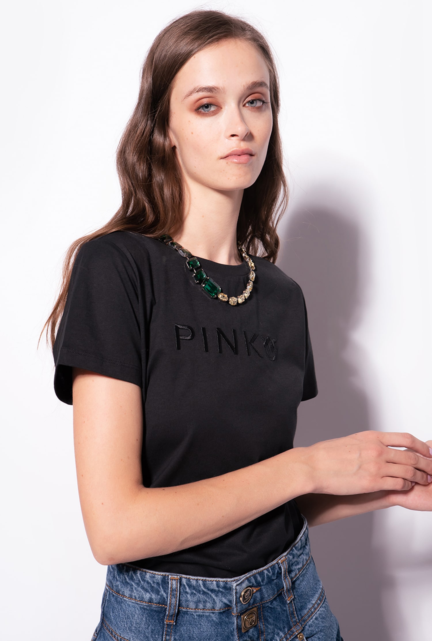 T-shirt with jewel necklace